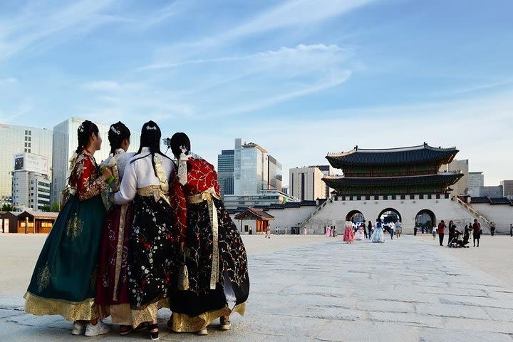 Insadong / Gyeongbok Palace / Hanok Village / Gwangjang Market (Korea Day Tour) image
