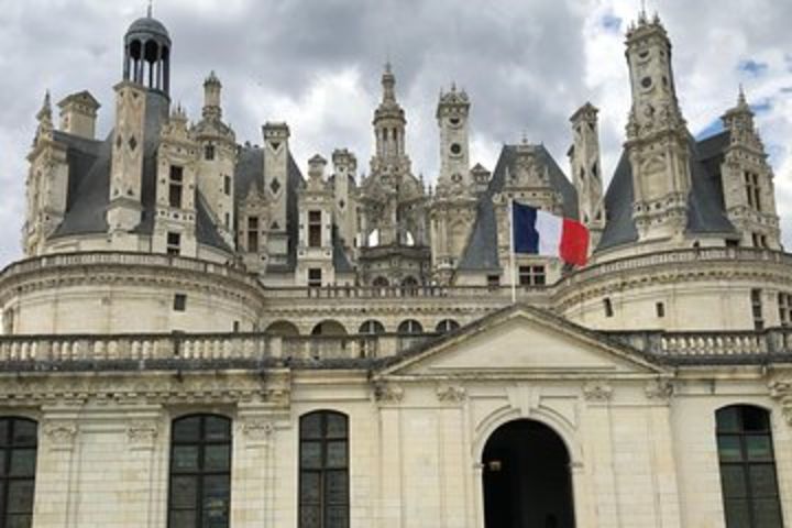 LOIRE VALLEY: Private day-trip to visit Chambord, Cheverny and Chenonceau image