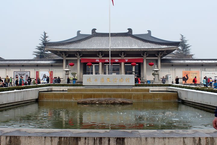 Xi'an Half-Day Tour of Shaanxi History Museum and Big Wild Goose Pagoda image