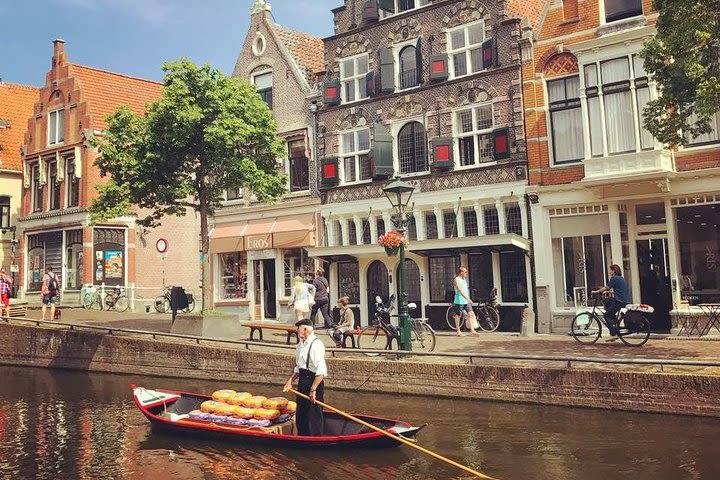 Small Group Alkmaar Cheese Market and City Tour image