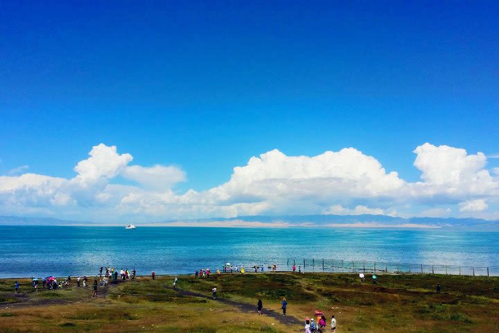 Private Round-Trip Transfer to Qinghai Lake from Xining City Hotel image