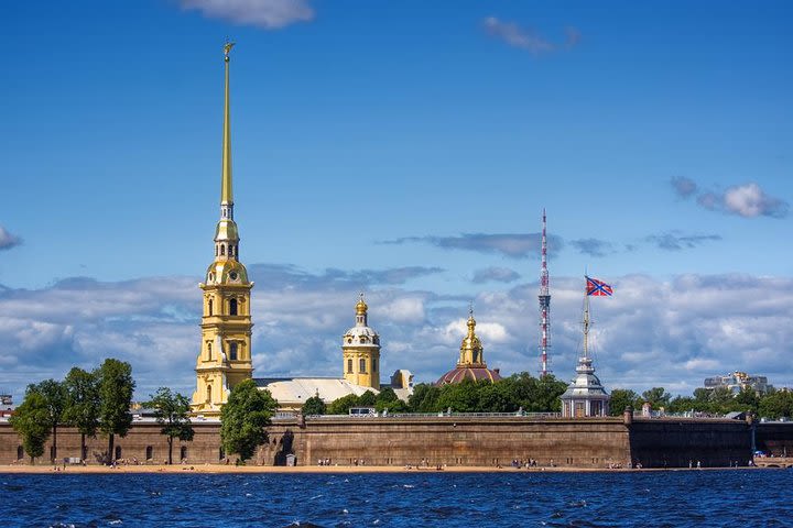 St. Petersburg City Sightseeing Tour image