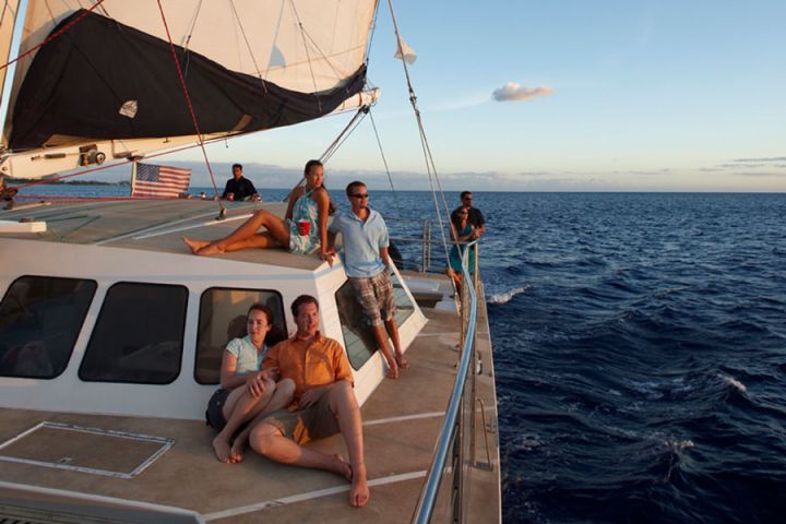 Waikīkī Signature Sunset Sail image