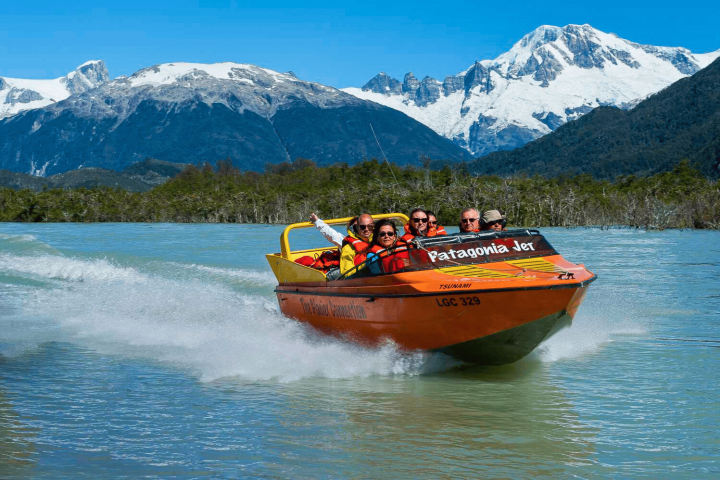 Tour Patagona en Jet Boat: Glaciares de la Carretera Austral image