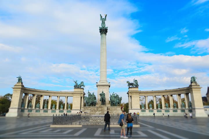 Budapest Private Luxury Sightseeing Tour image