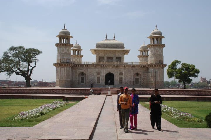 Private Day Tour Of Taj Mahal And Agra Fort By Superfast Train All Inclusive image