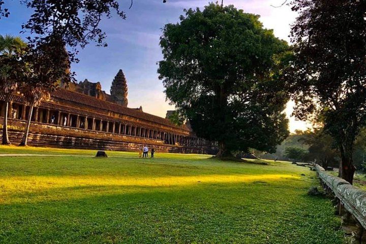 1 Day- Angkor Wat Small Circuit Tour & English Tour Guide  image