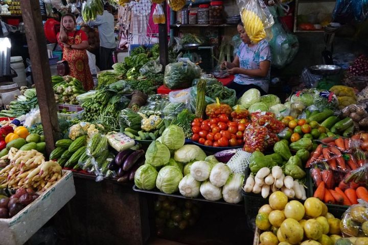 Private Half-Day Tour of Phnom Penh's Traditional Markets image