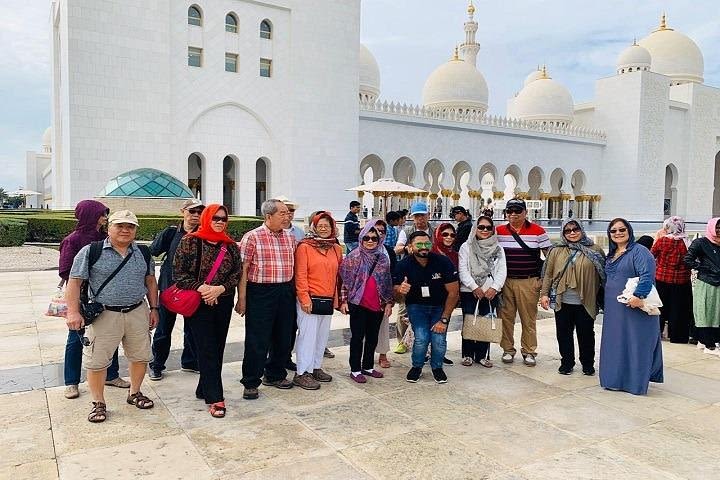 Explore Full-Day Trip To Abu Dhabi From Dubai image