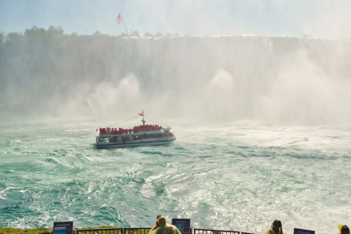 Niagara Falls Walking Tour with Boat Cruise -Eco Experience  image