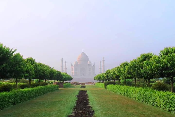 Agra Overnight Tour With Taj Mahal, Agra fort & Fatehpur Sikri image