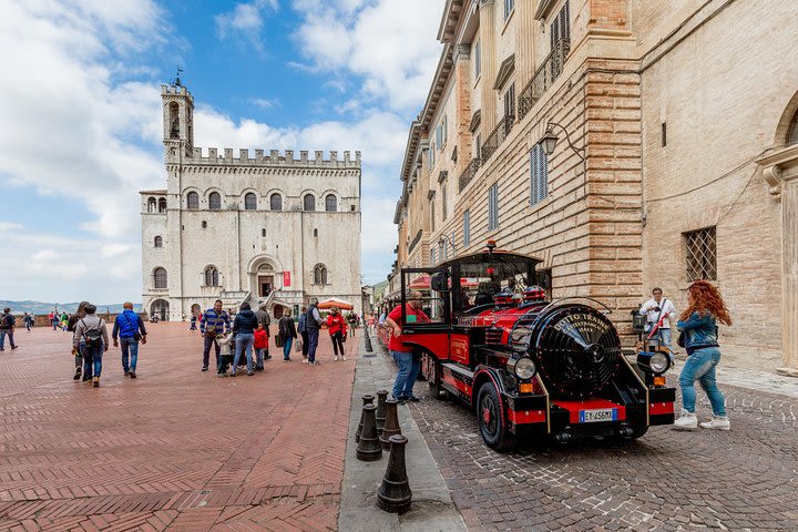 Tour of the city of Gubbio on board a TOURIST TRAIN image