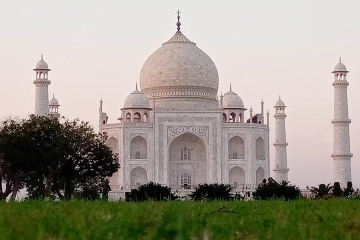 Private Taj Mahal & Agra Fort Complete Paid Tour from Delhi by Car-All Inclusive image