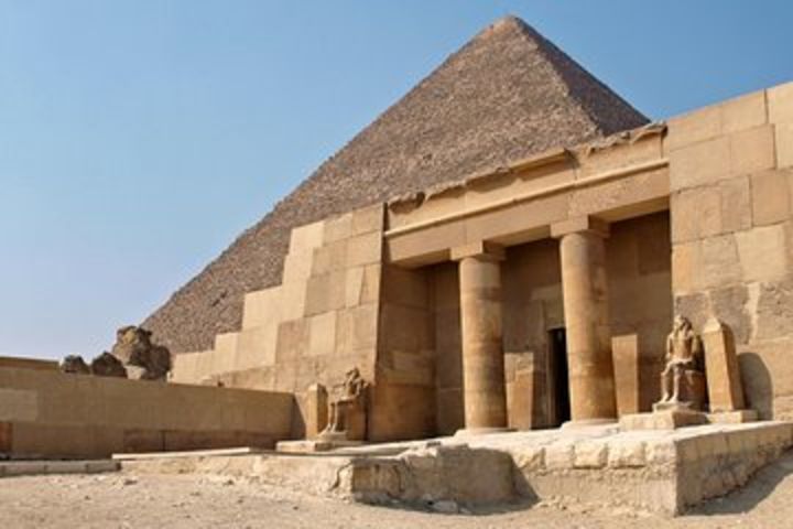 Full-Day Giza Pyramids, Egyptian Museum and bazaar Private Tour image