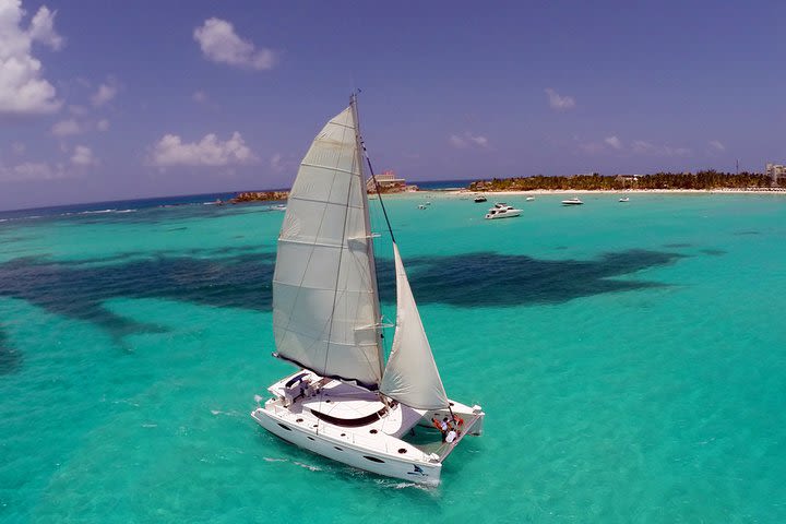 Isla Mujeres Sailing Tour from Cancún with Snorkel and Lunch image