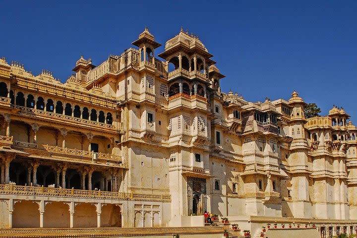 Highlights of Udaipur with Ekling Ji (Guided Fullday Sightseeing Tour by Car) image