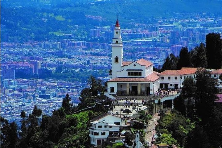Full Day, historical tour, Monserrate and Gold Museum - Shared image