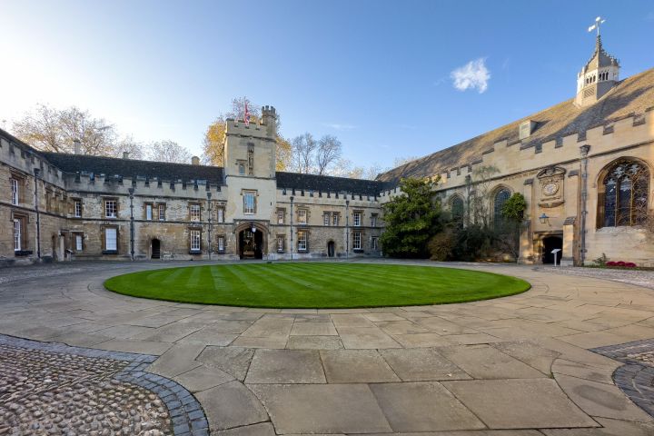 Oxford TV Detective Walking Tour image