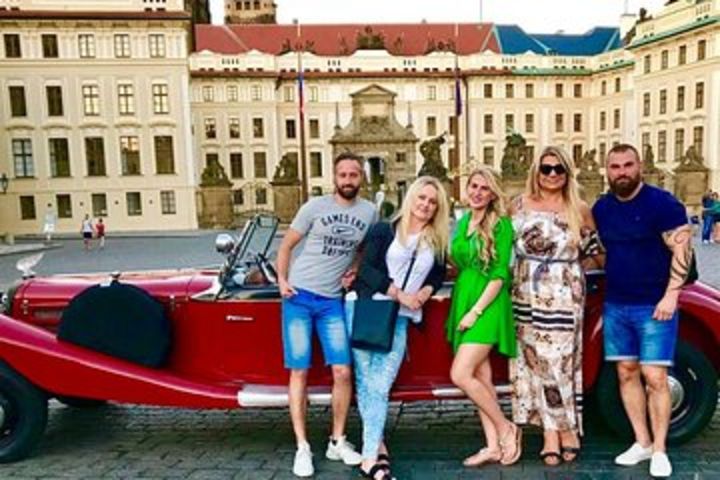 Vintage Cars Prague - Sightseeing Tour 90min / 1-6 pers. image