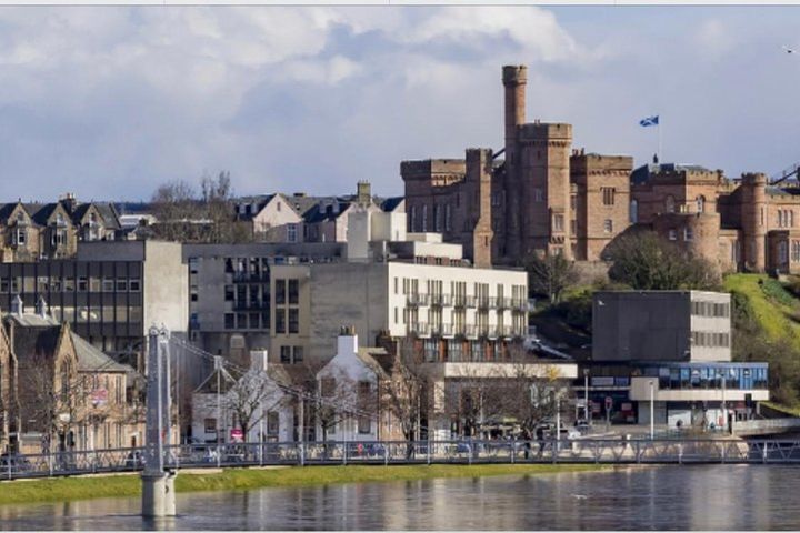 Walking tour Inverness, 2.5 hrs, all points of interest included  image