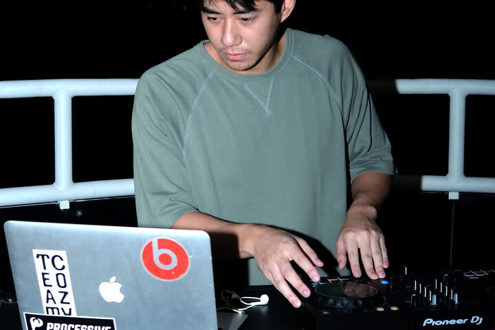 4-Hours Makati Pub Crawl at Night image