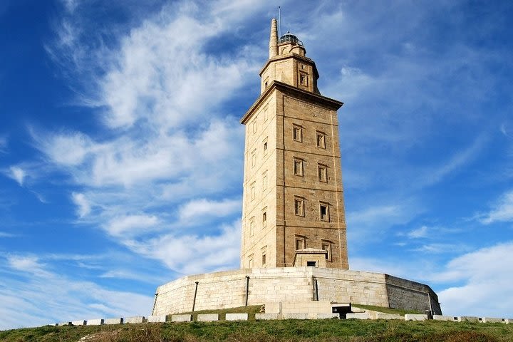 Excursión de un dia A Coruña y Betanzos desde Santiago de Compostela image