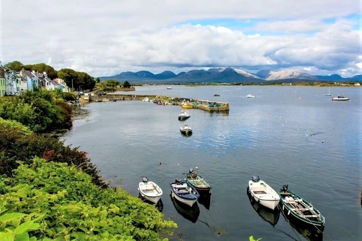 2.5 Hour Guided Sea Kayaking in Roundstone Bay image