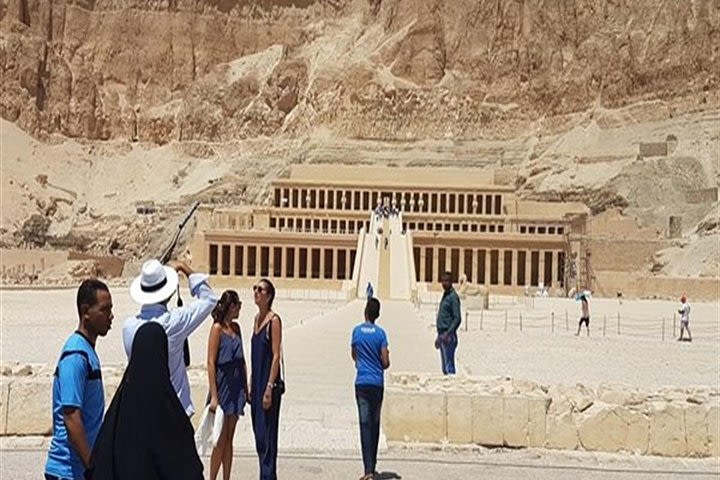 Private -Day Tour to Luxor East and West Banks image