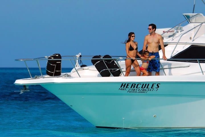 Private Yacht - 46 ft SeaRay Cancun Bay Snorkel 23P4 image