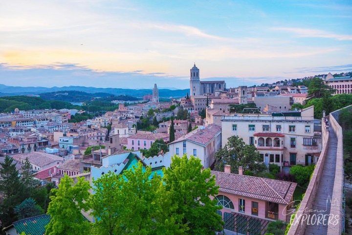 Girona Private Walking Tour with Food Tasting image