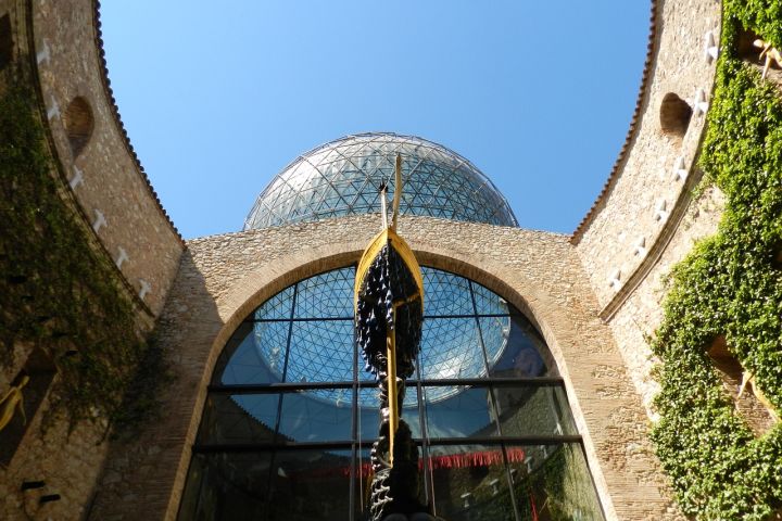 Skip the line ticket to Dalí Theatre-Museum with optional transfer image