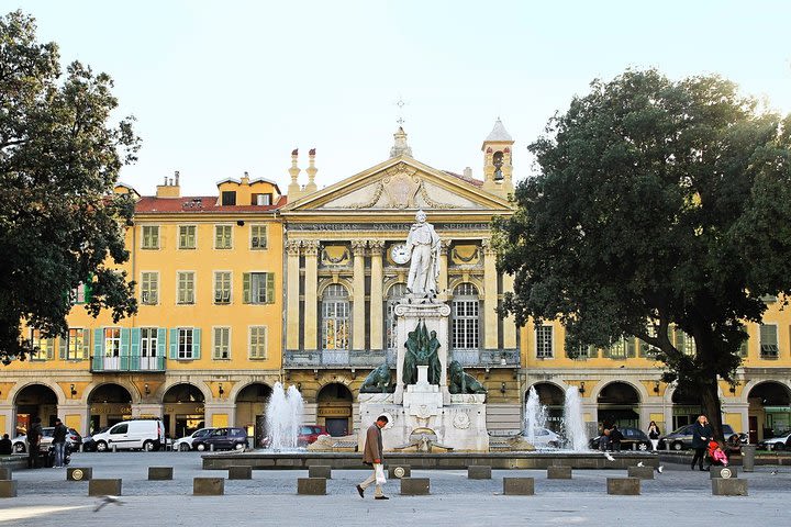 Nice Sightseeing Pedicab & Multilingual Private Tour with a Local Guide - 1h10 image