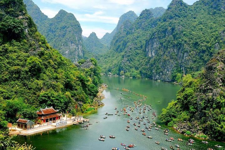 Bai Dinh Pagoda & Trang An Grottoes (small Group Tour) image