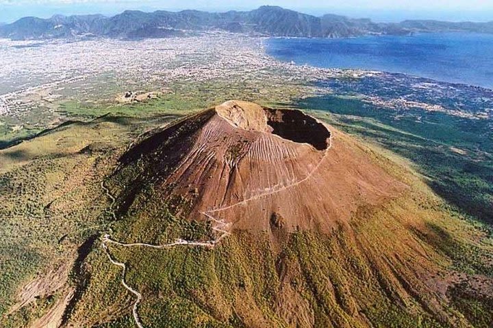 Pompeii & Vesuvius with Lunch & wine tasting from Positano all inclusive image