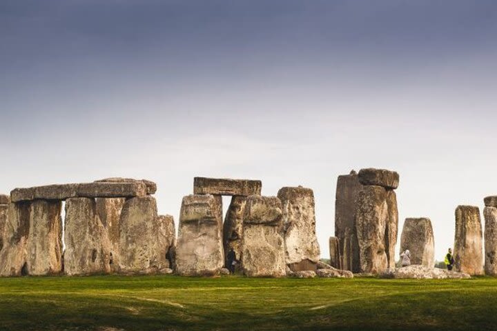 Stonehenge and Cotswold Villages Full-day Tour image