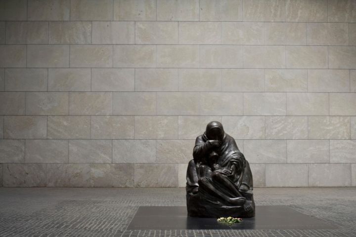 Berlin Historical Walking Tour image