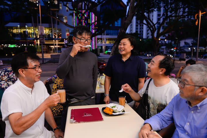 Drinks & Bites in Singapore Private Tour image