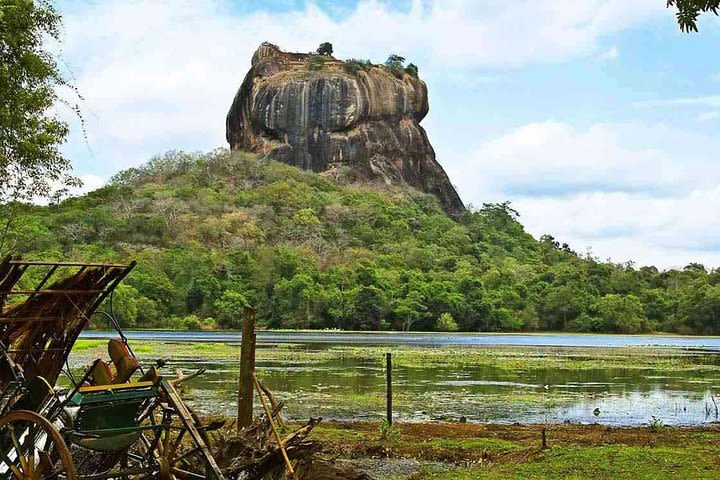 Sigiriya and Dambulla from Colombo image
