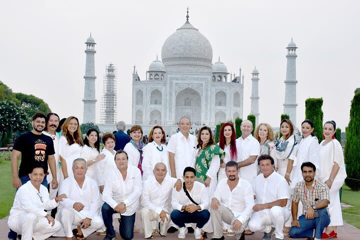 Agra Overnight Tour With 5 Star Hotel image