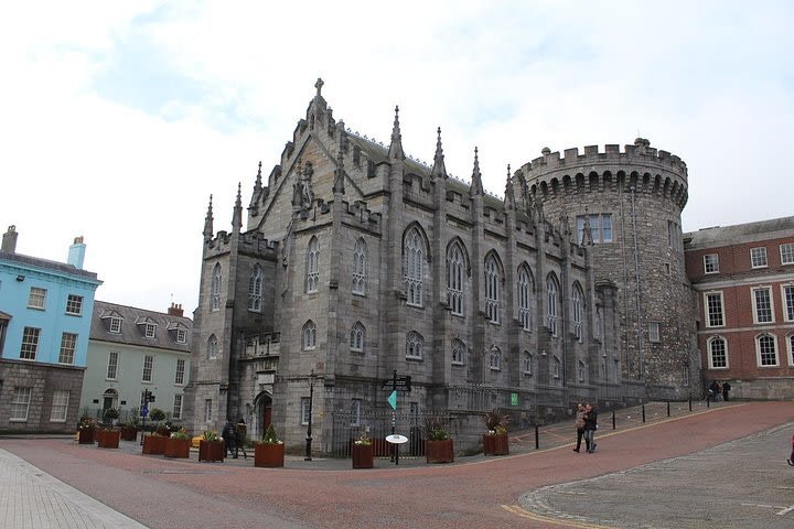 Dublin Private City Kickstart Walkingtour With Local image