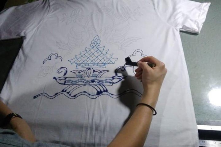 Create Your Gift, Your Batik Artwork with Local Expert ! image