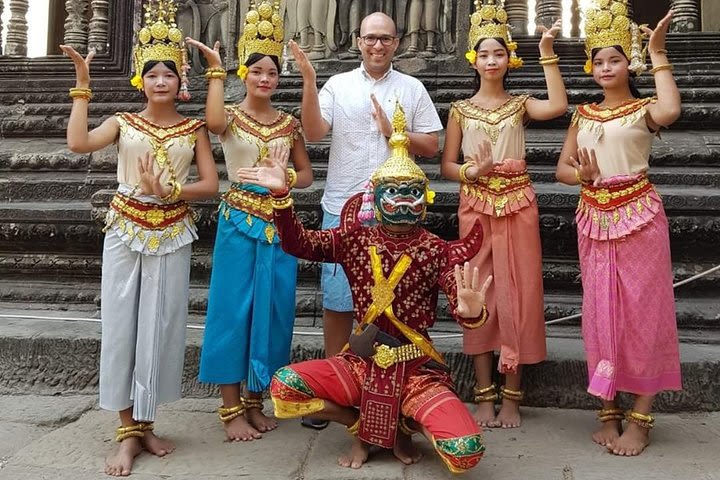  Siem Reap Tour Guide ( VIP Private Sunrise Tour, Angkor Wat, Bayon & Ta Prohm ) image
