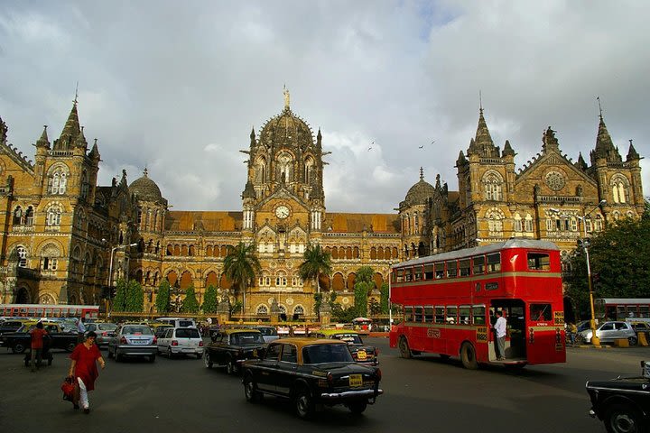 Mumbai Shore Shopping Excursion image