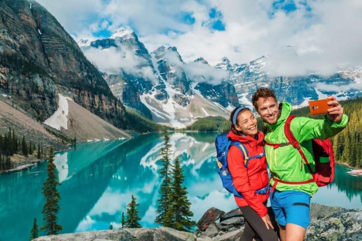Banff and Yoho National Parks Full-Day Tour image