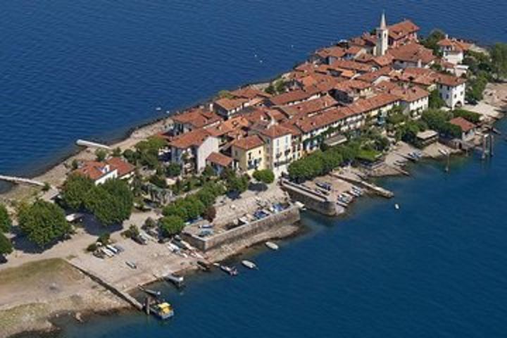 Boat tour of the 3 Borromean islands (Isola Bella, Pescatori and Madre) image