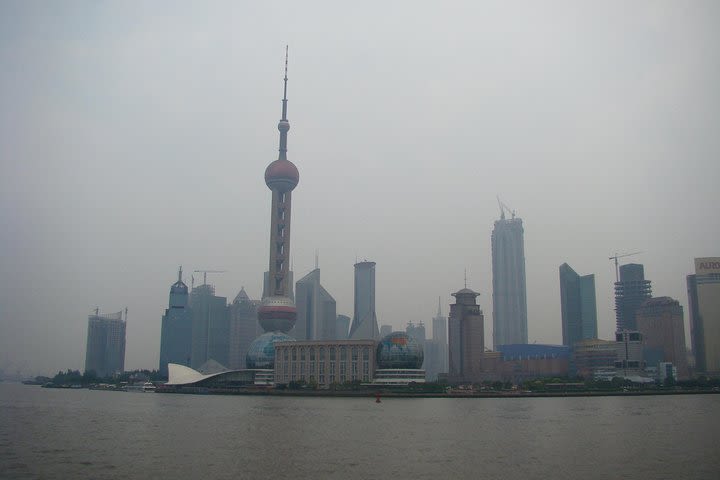 night tour in Shanghai by public transport image