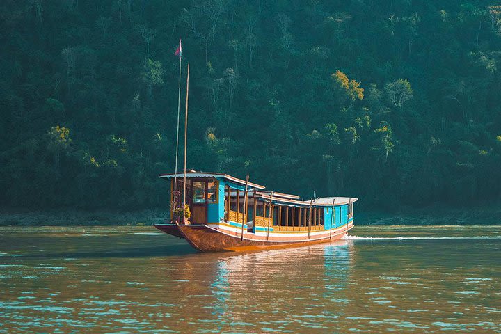 Slow Boat ticket to Pakbeng - Houay xay image