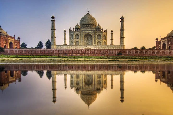 Private Sunrise tour of Taj Mahal and Agra fort image