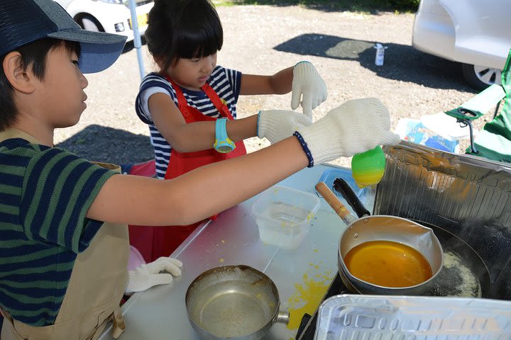 Beeswax & Beeswax candle hands on workshop image