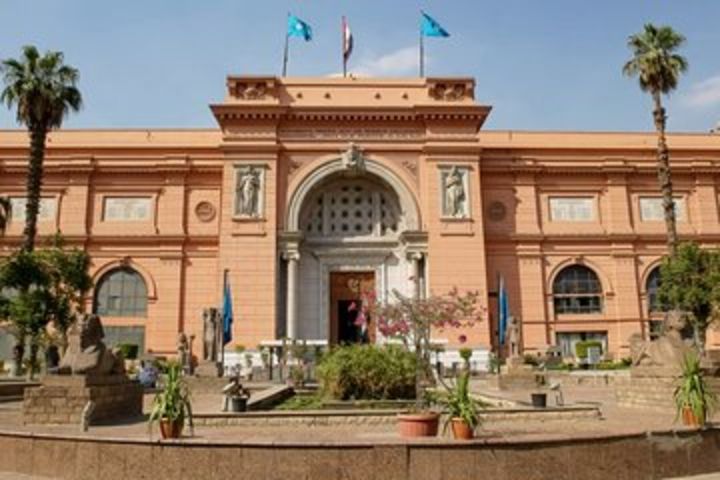 Full-Day Private Tour to Giza Pyramids and the Egyptian Museum image